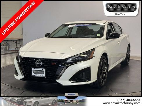 Used 2024 Nissan Altima 2.5 SR w/ SR Premium Package FWD image 2