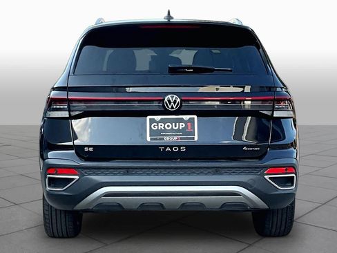 Used 2025 Volkswagen Taos SE AWD/4WD image 5