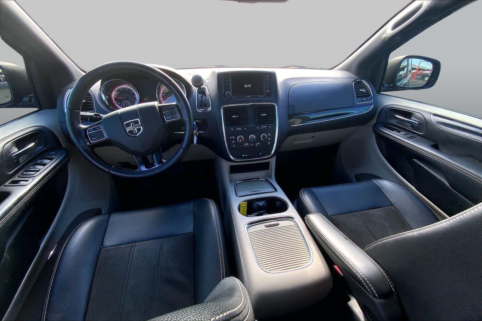 Used 2019 Dodge Grand Caravan SXT FWD image 16