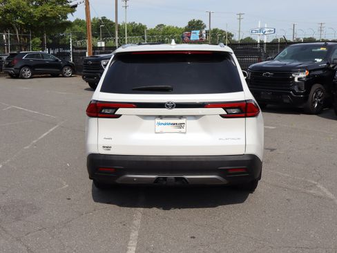 Used 2024 Toyota Grand Highlander AWD image 9