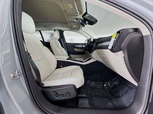 New 2026 Volvo XC40 B5 Plus w/ Protection Package Premier AWD/4WD image 28