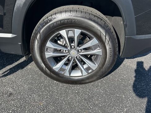 Used 2025 Chevrolet Equinox LT w/ Convenience Package II image 8