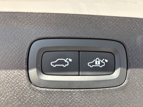 Certified 2023 Volvo XC90 B6 Plus image 43