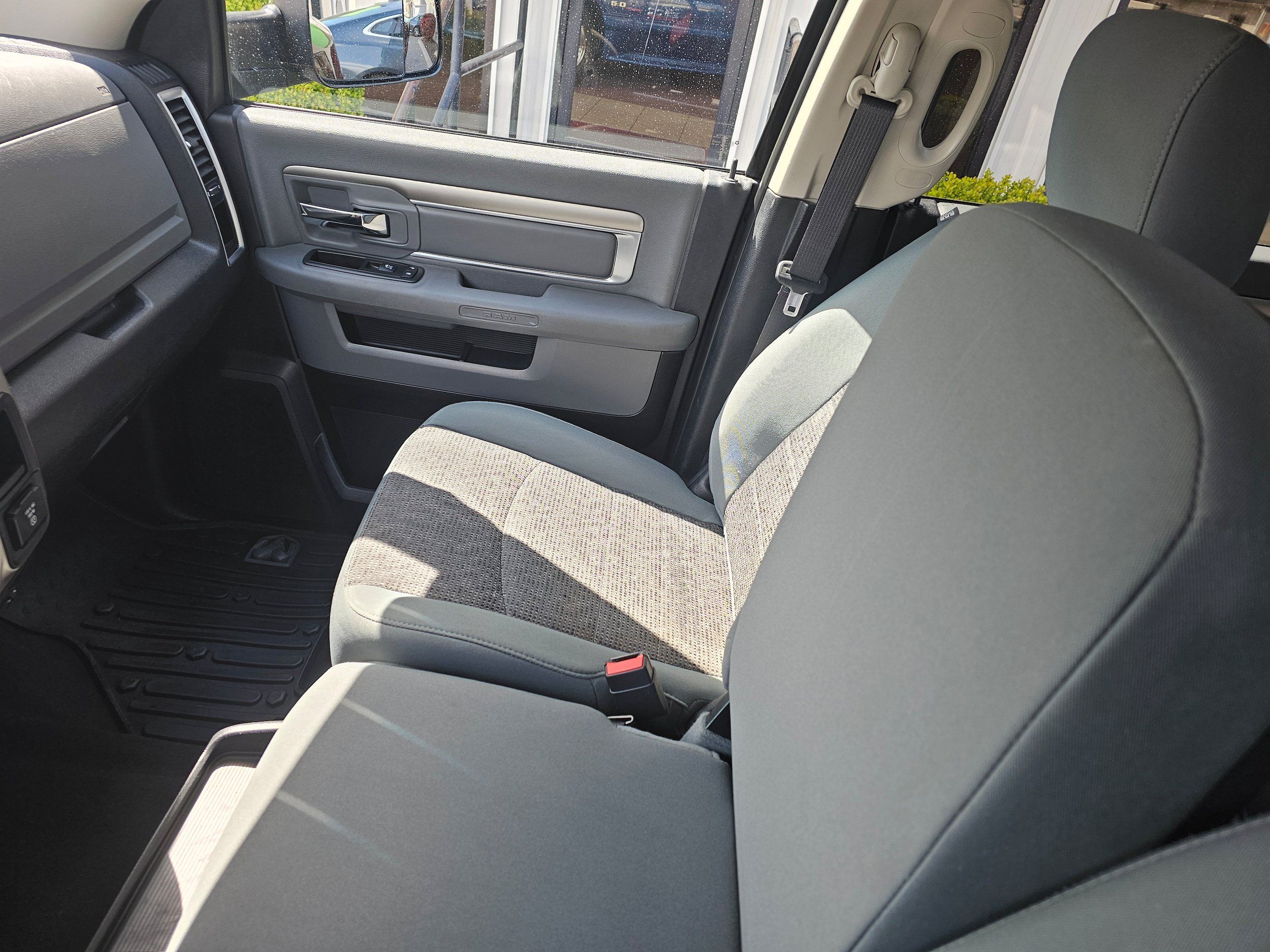 Used 2014 RAM 3500 SLT AWD/4WD image 15