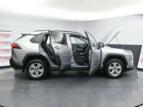 Used 2020 Toyota RAV4 XLE image 41