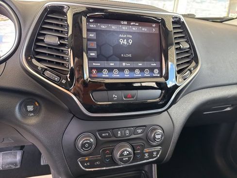 Used 2020 Jeep Cherokee Limited image 22