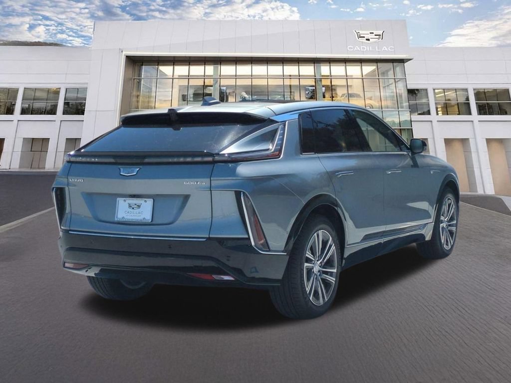 Used 2026 Cadillac Lyriq Luxury AWD/4WD image 3