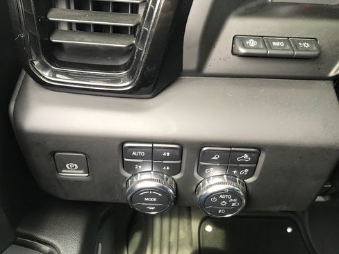 Used 2024 GMC Sierra 2500 AT4 w/ AT4 Premium Plus Package AWD/4WD image 20