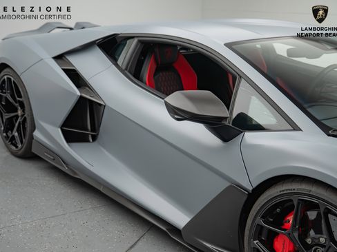 Used 2024 Lamborghini Revuelto image 3