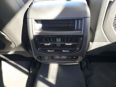 Used 2024 Jeep Grand Cherokee Limited image 21