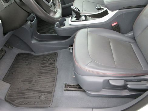 Certified 2019 Chevrolet Bolt Premier w/ Infotainment Package FWD image 20