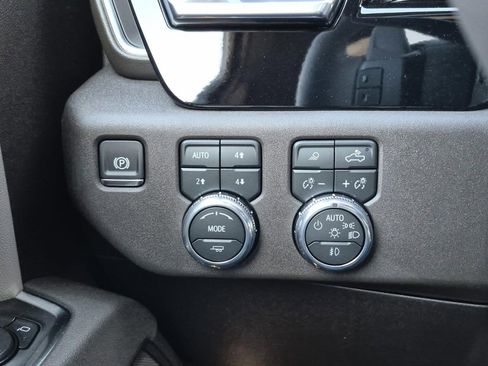 New 2026 GMC Sierra 1500 SLT image 19