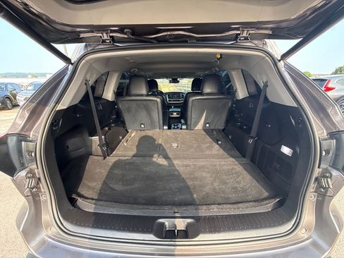 Used 2019 Toyota Highlander XLE FWD image 14