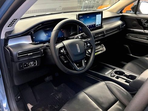 Used 2025 Lincoln Corsair Premiere w/ Equipment Group 101A image 7