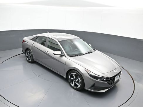 Certified 2023 Hyundai Elantra Limited w/ Preferred Accessory Package FWD image 35
