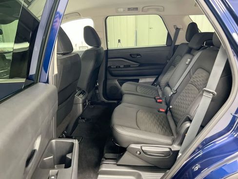 Used 2025 Nissan Pathfinder SV AWD/4WD image 22