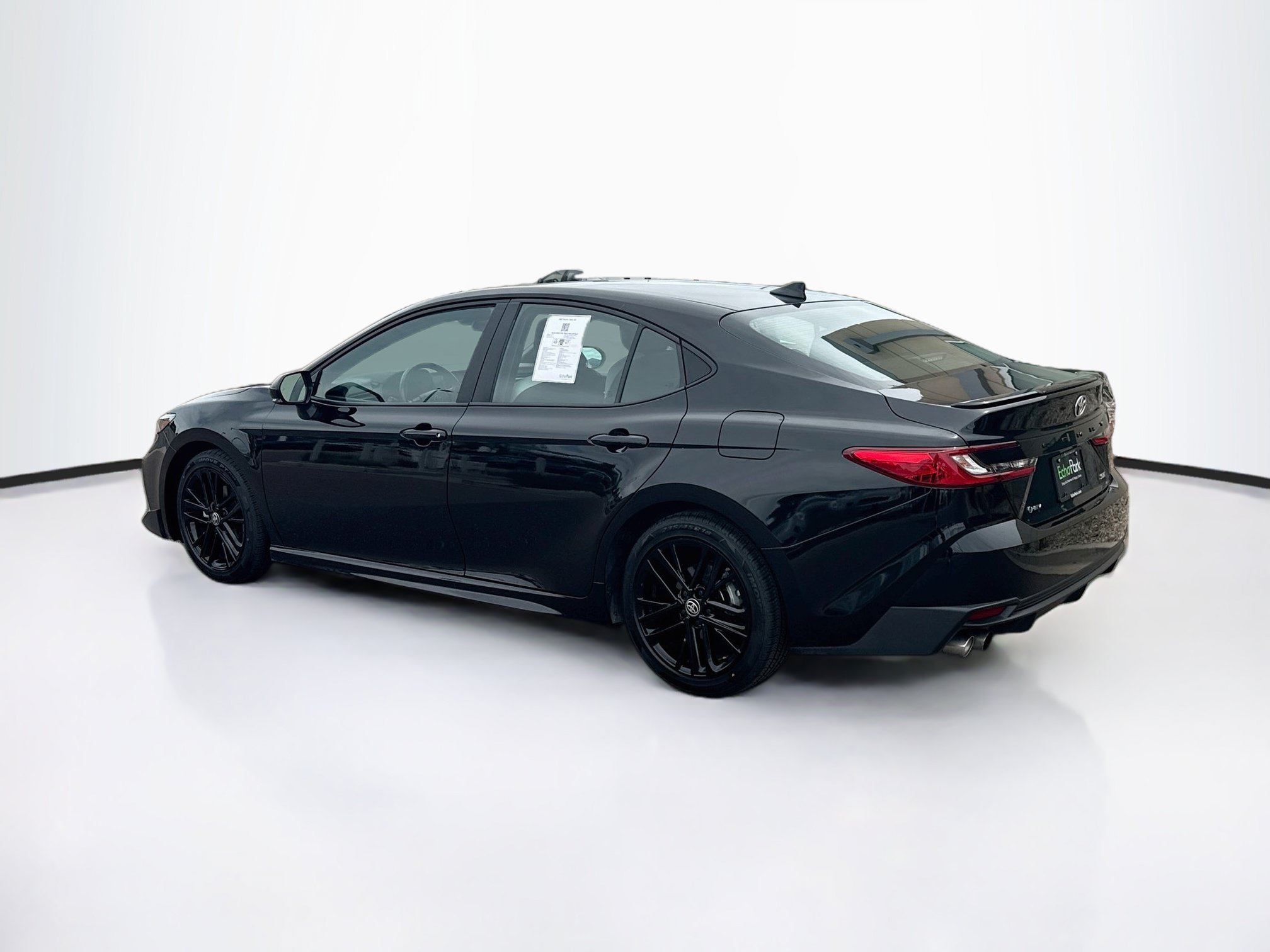 Used 2025 Toyota Camry SE FWD image 5