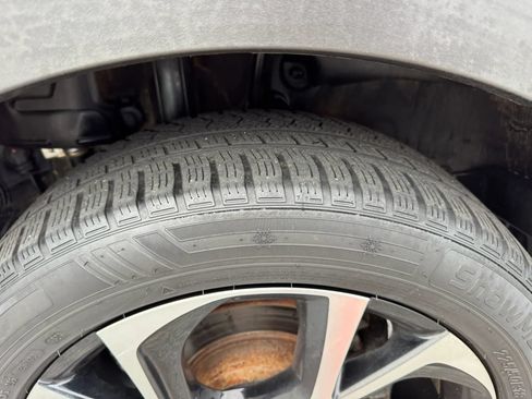 Used 2021 Toyota C-HR XLE FWD image 12