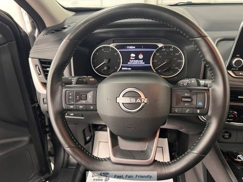 Used 2025 Nissan Rogue SV FWD image 39