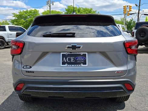 Used 2024 Chevrolet Trax RS w/ Driver Confidence Package FWD image 5