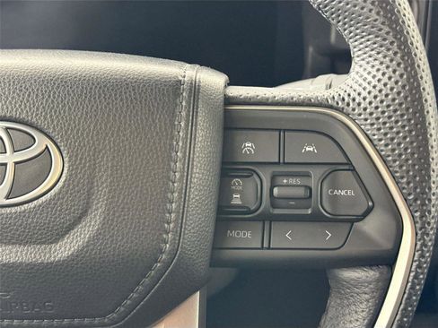 Certified 2025 Toyota Tacoma TRD Off-Road image 18