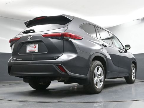 Used 2022 Toyota Highlander LE image 26