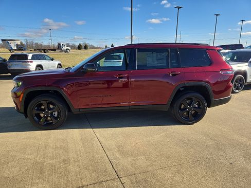 New 2025 Jeep Grand Cherokee L Laredo image 2