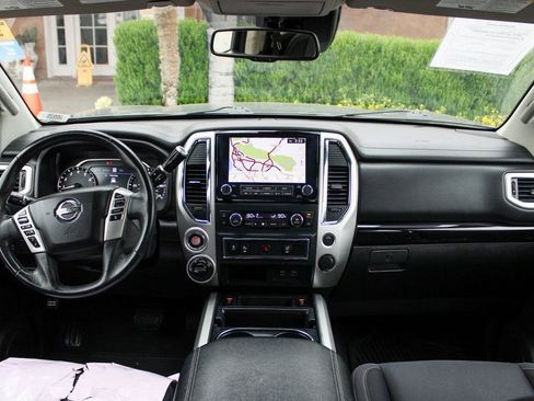 Used 2021 Nissan Titan SV w/ SV Convenience Package image 25