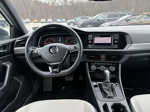 Used 2019 Volkswagen Jetta R-Line w/ R-Line Cold Weather Package image 5