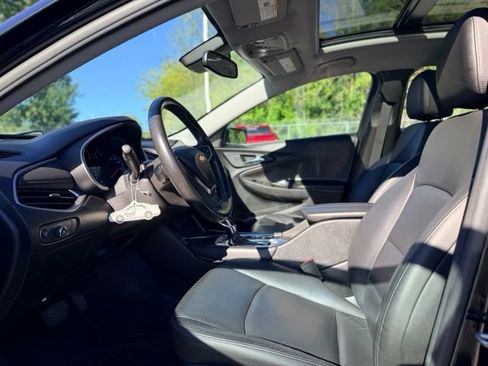 Used 2022 Chevrolet Malibu LT w/ Leather Package FWD image 7
