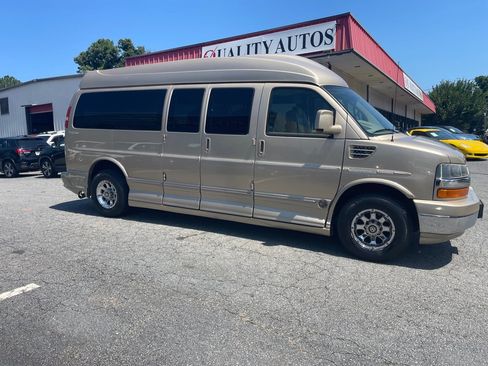 Used 2011 Chevrolet Express 2500 Extended RWD image 7