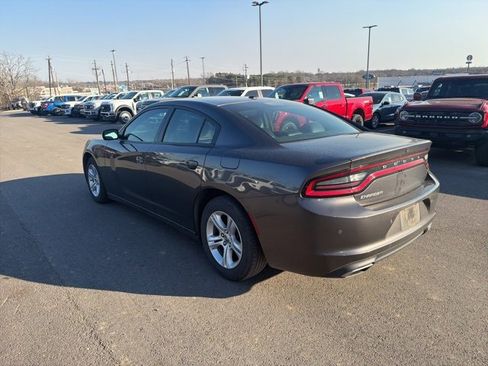 Used 2019 Dodge Charger SXT w/ Leather Interior Group image 2