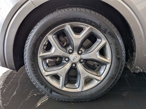 Used 2018 Kia Sorento SX image 12