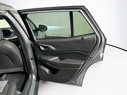 Used 2025 Chevrolet Trax LT w/ LT Convenience Package image 27