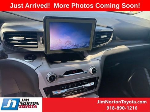 Used 2023 Ford Explorer XLT image 12
