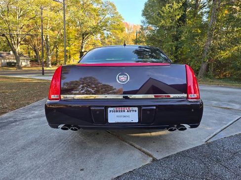 Used 2008 Cadillac DTS Luxury II image 37