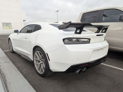Used 2016 Chevrolet Camaro SS RWD image 6
