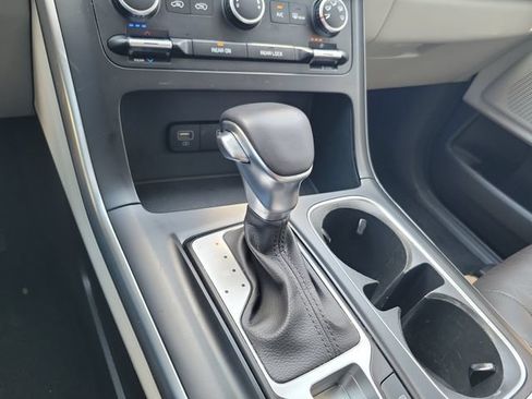 Used 2024 Kia Carnival LX FWD image 31