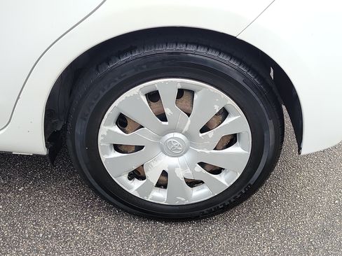 Used 2016 Toyota Yaris LE image 7