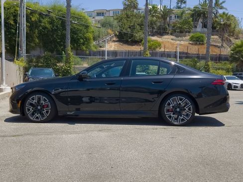 Used 2026 BMW 550e xDrive w/ Premium Package AWD/4WD image 24