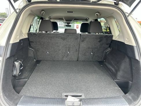 Used 2022 Nissan Rogue SV FWD image 28