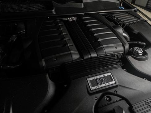 Used 2017 Bentley Bentayga AWD/4WD image 44