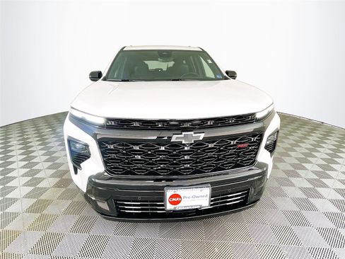 Used 2025 Chevrolet Traverse RS w/ LPO, Floor Liner Package AWD/4WD image 2