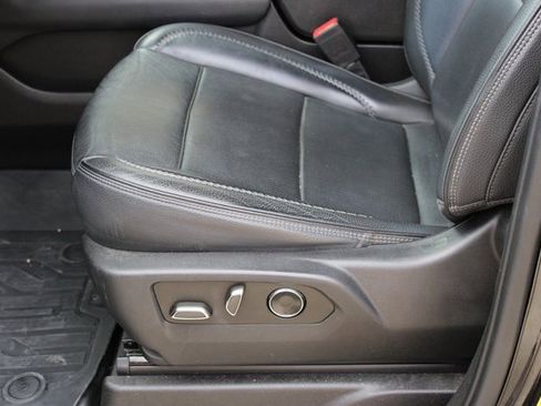 Used 2021 GMC Yukon XL Denali w/ Denali Premium Package image 16