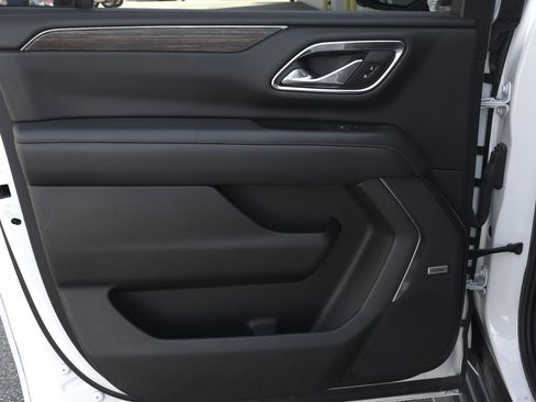 Used 2021 Chevrolet Suburban High Country image 32