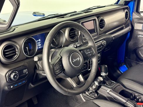 Used 2023 Jeep Wrangler Unlimited w/ Cold Weather Group image 16