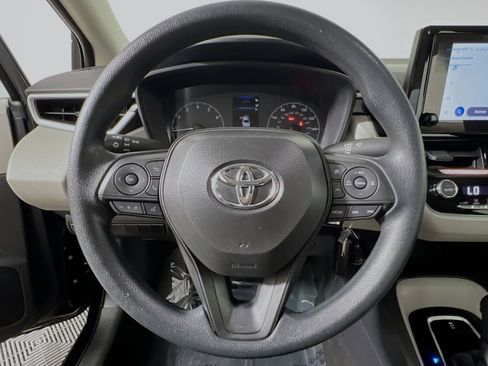 Used 2025 Toyota Corolla LE FWD image 18