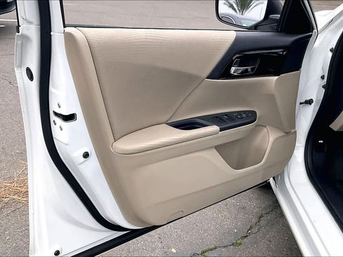 Used 2017 Honda Accord LX image 24