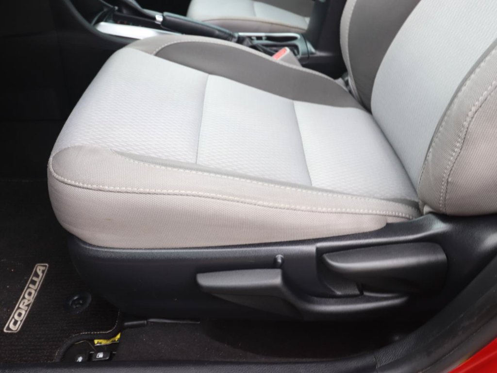 Used 2017 Toyota Corolla LE FWD image 16
