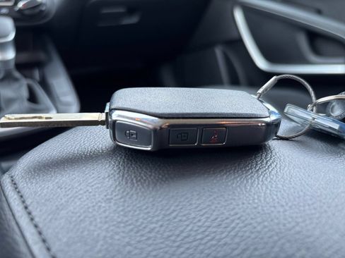 Used 2025 Kia Soul LX w/ LX Technology Package FWD image 21